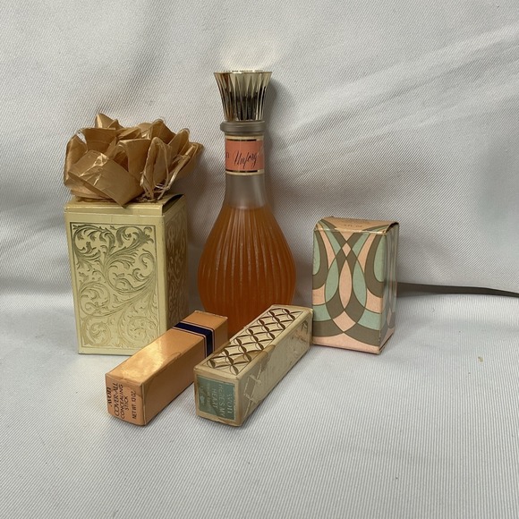 Vintage‎ Avon Lot Elusive Charisma Unforgettable Concealer Here's My Heart - Picture 3 of 16